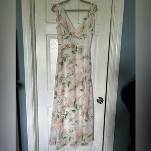 Lulu’s White Floral Maxi Dress